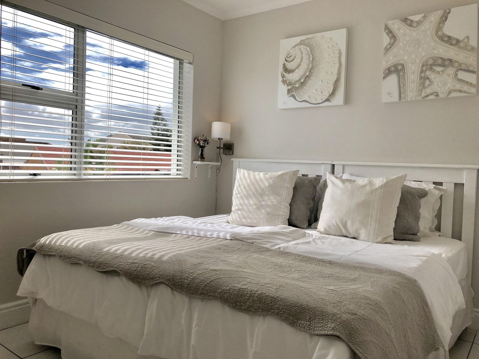 5 Options Guest House Bloubergstrand Exterior photo