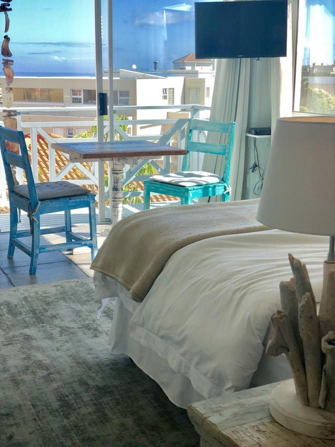 5 Options Guest House Bloubergstrand Exterior photo
